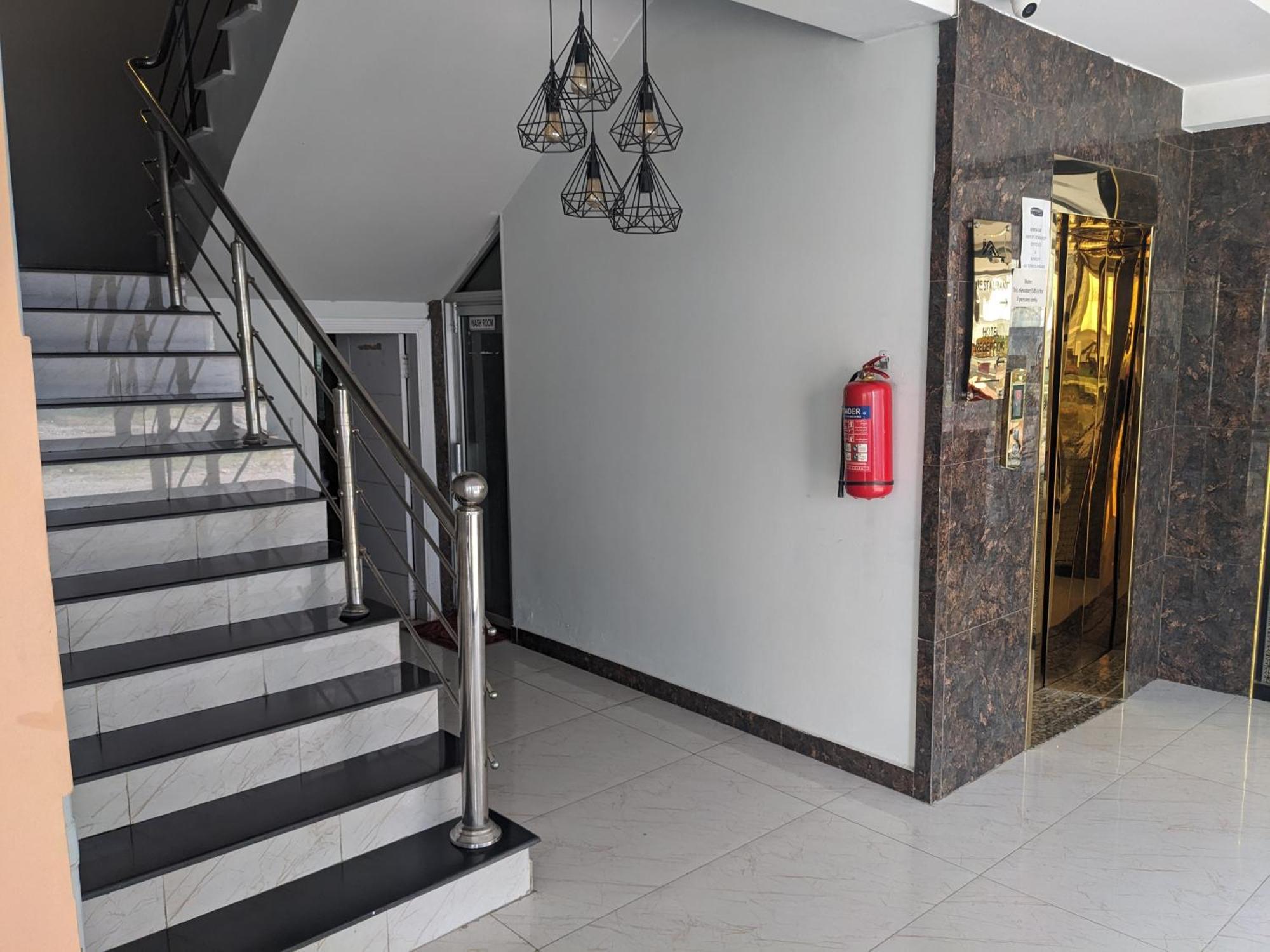 Nueva Hotel Ισλαμαμπάντ Εξωτερικό φωτογραφία